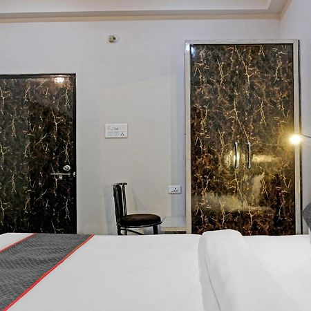 Townhouse Navneeta Grand Hotel Kakarmatha Exterior foto