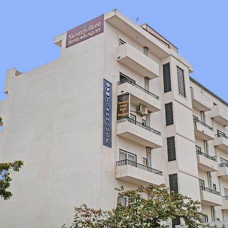 Townhouse Navneeta Grand Hotel Kakarmatha Exterior foto
