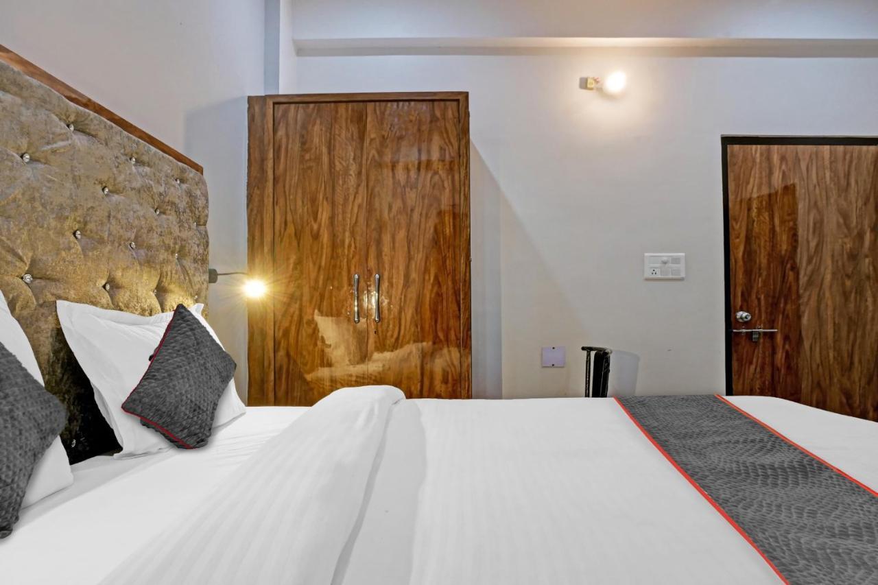 Townhouse Navneeta Grand Hotel Kakarmatha Exterior foto