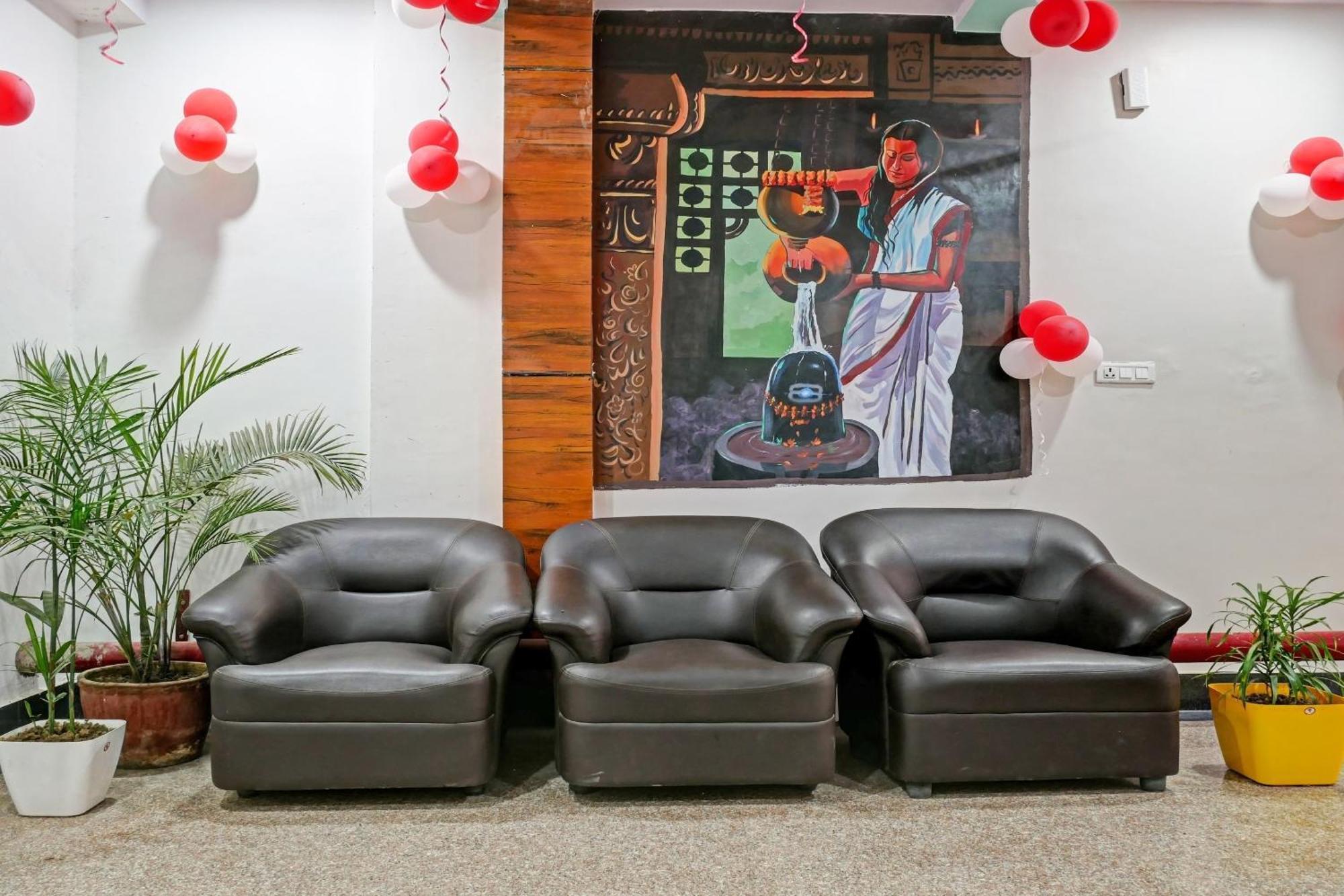 Townhouse Navneeta Grand Hotel Kakarmatha Exterior foto