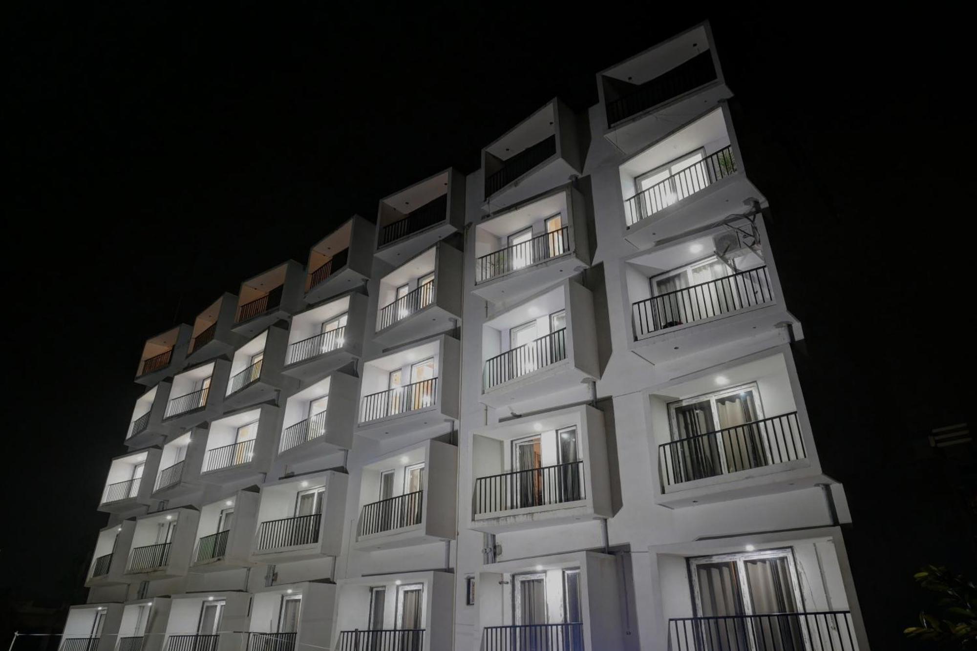 Townhouse Navneeta Grand Hotel Kakarmatha Exterior foto
